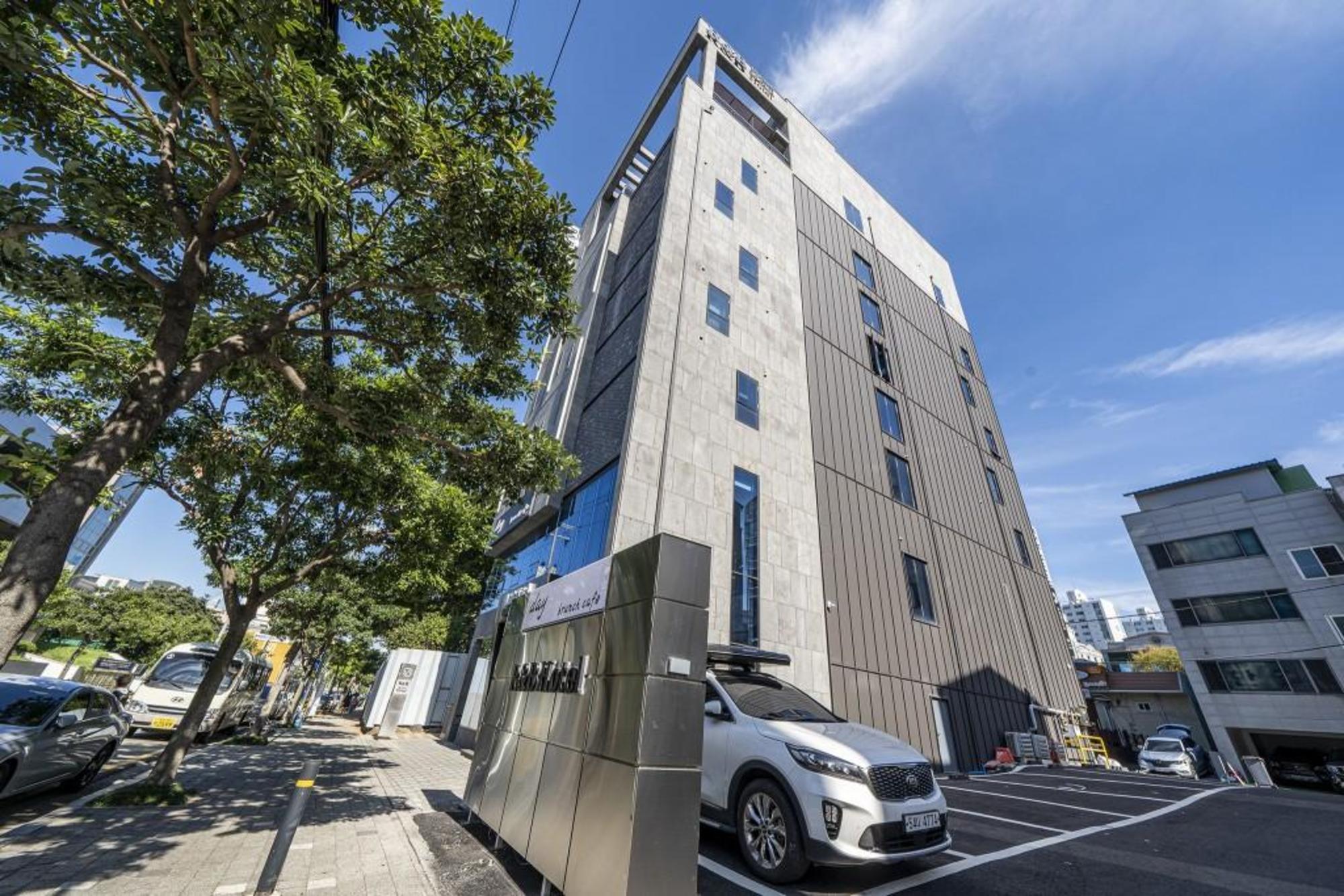 R&B Business Hotel 7/42