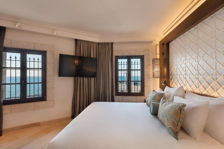 SUITE, PARTIAL SEA VIEW