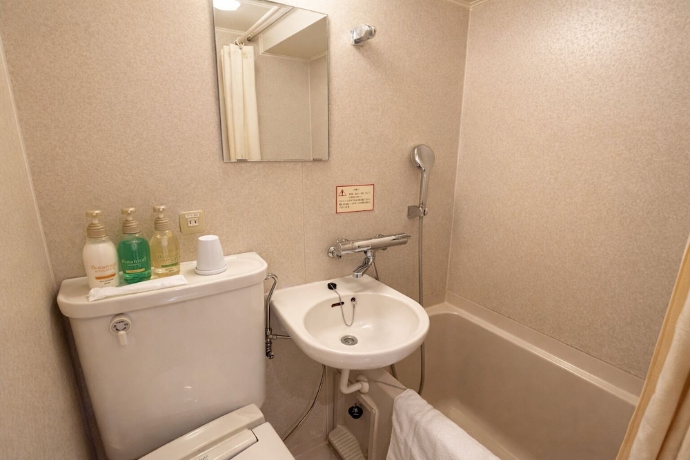 Sakura Hotel Hatagaya 72/73