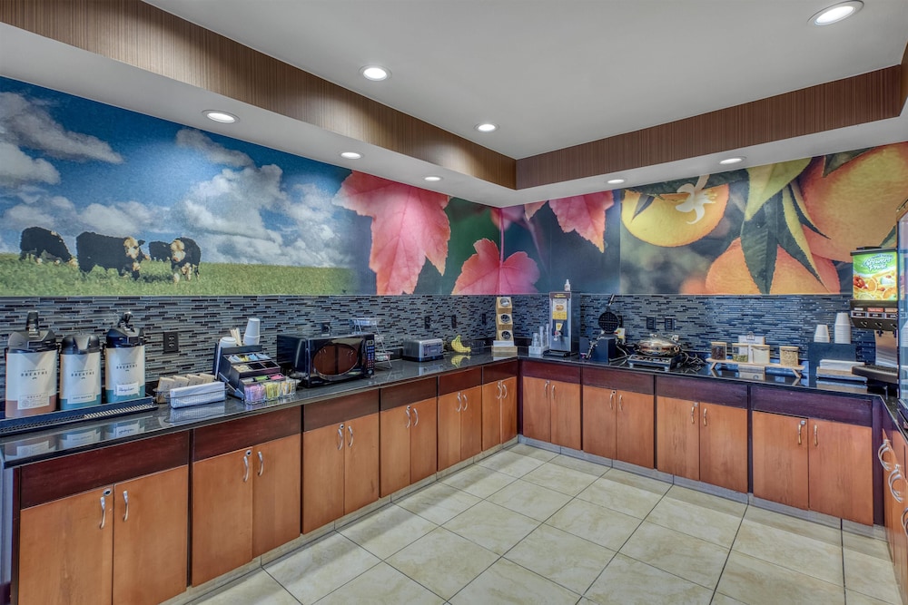 SureStay by Best Western Mount Pleasant Racine 34/61