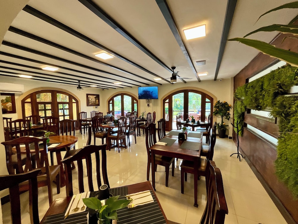 El Zaguán Colonial 37/50