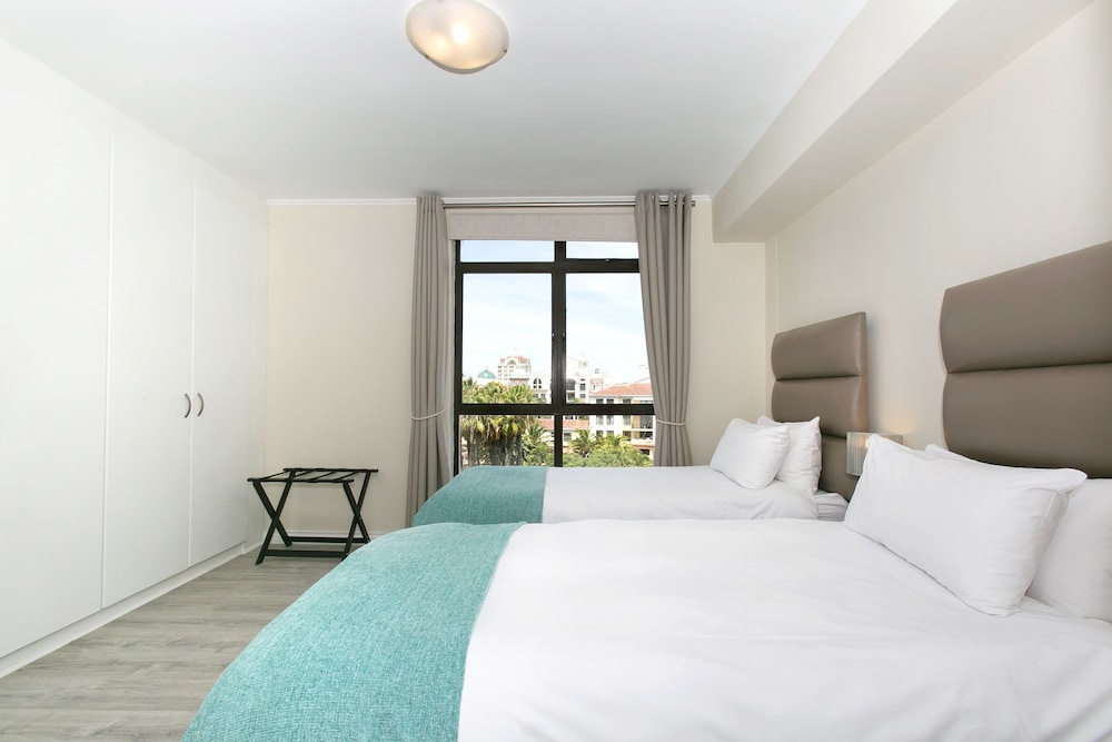 Cape Town City Accommodation the Island Club 9/69