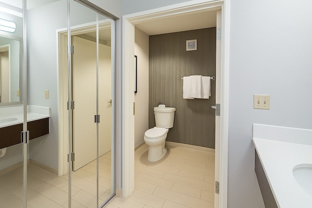 غرفة بسريرين كوين مع أريكة، Courtyard By Marriott el Paso Airport 5/7
