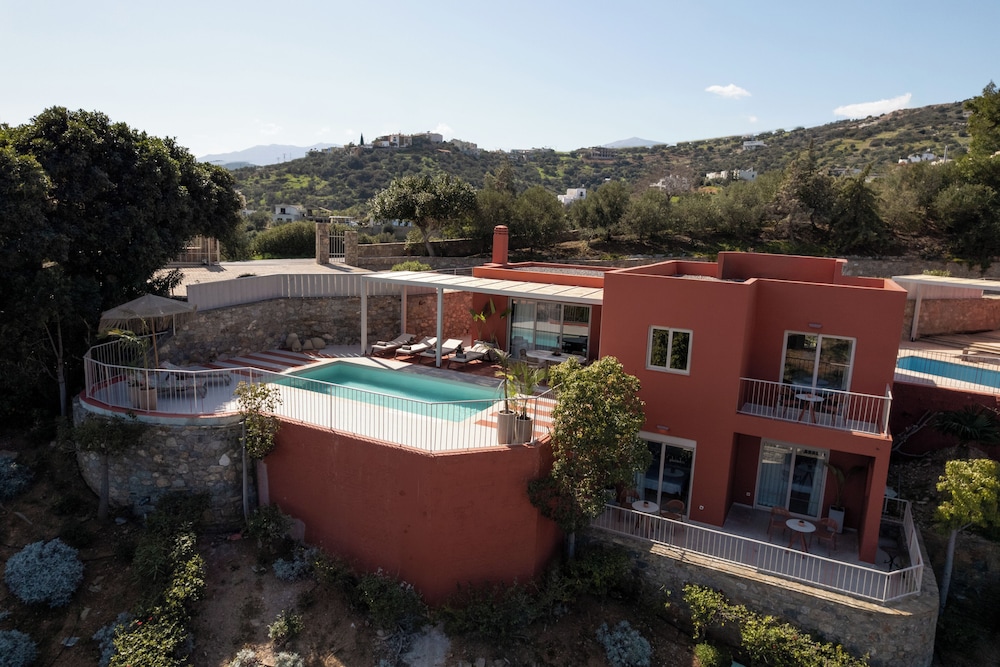 Pleiades Luxurious Villas 2/48