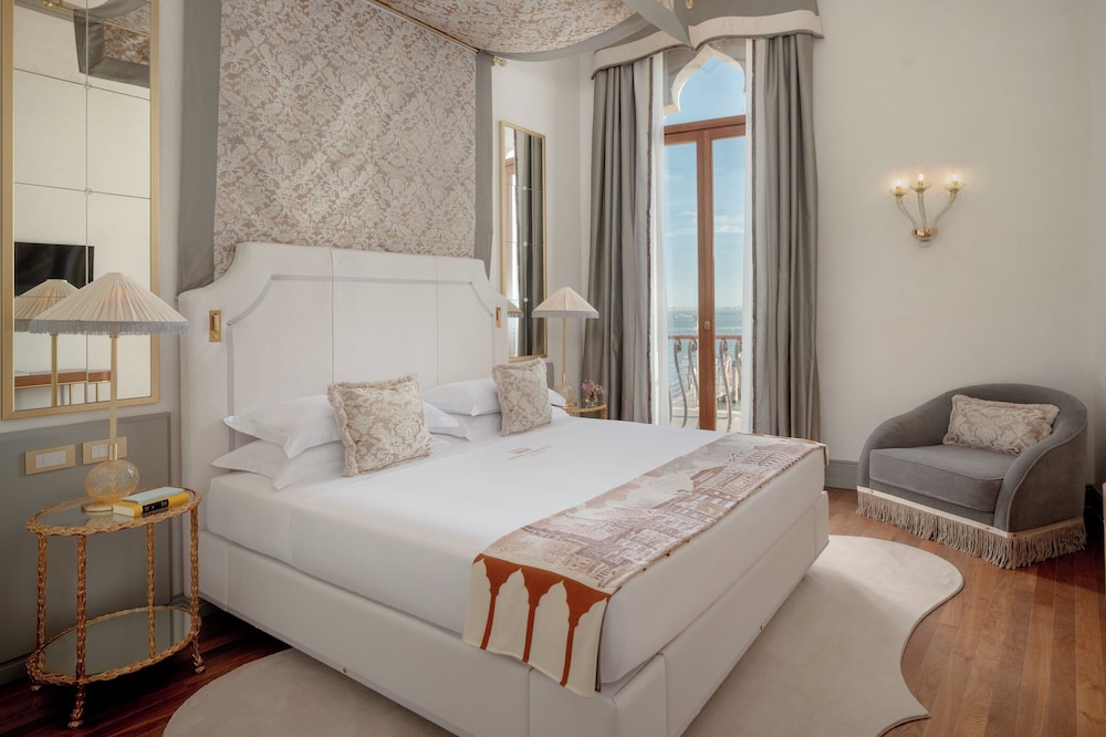 Suite, Double Bed, Lagoon View