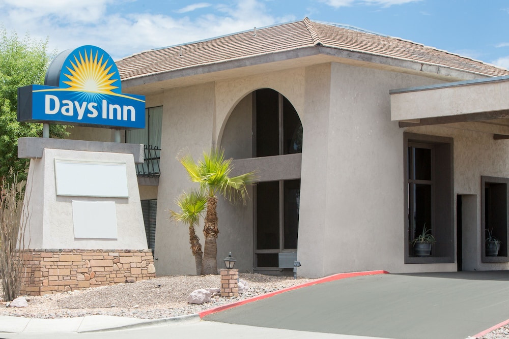 Days Inn by Wyndham Lake Havasu 6/36