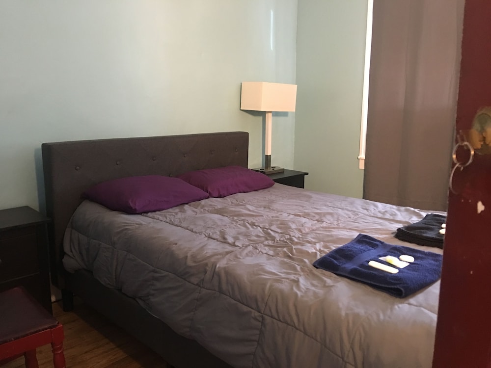 Hamtramck Hostel 8/33