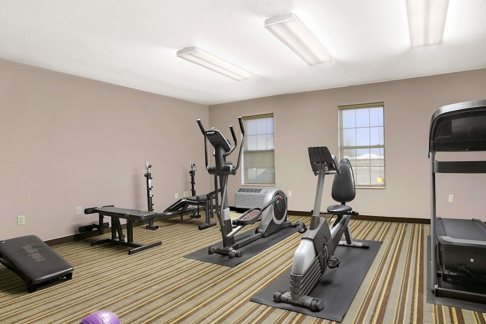 Super 8 by Wyndham Strafford/Springfield Area 20/36