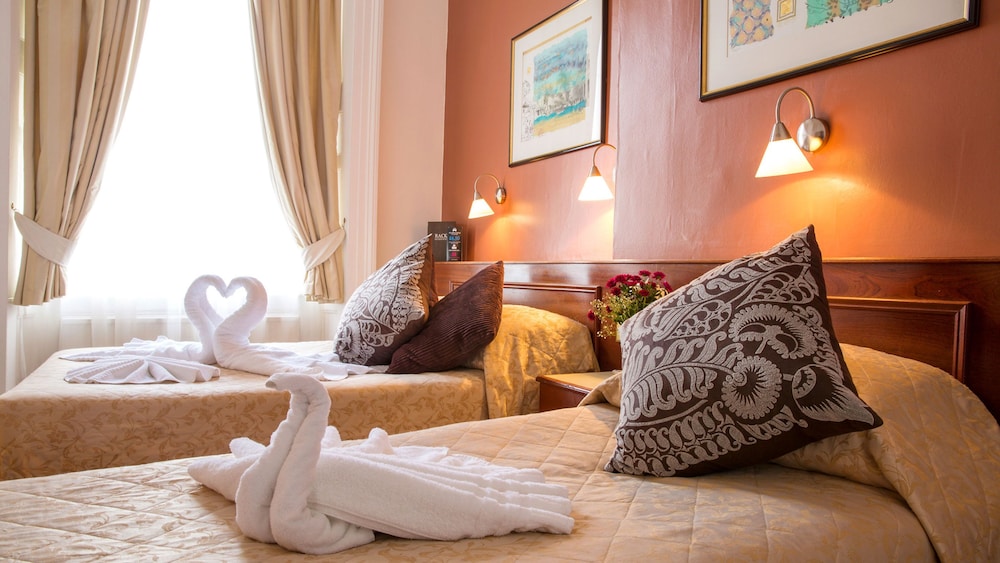 Clifton Hotel 42/53