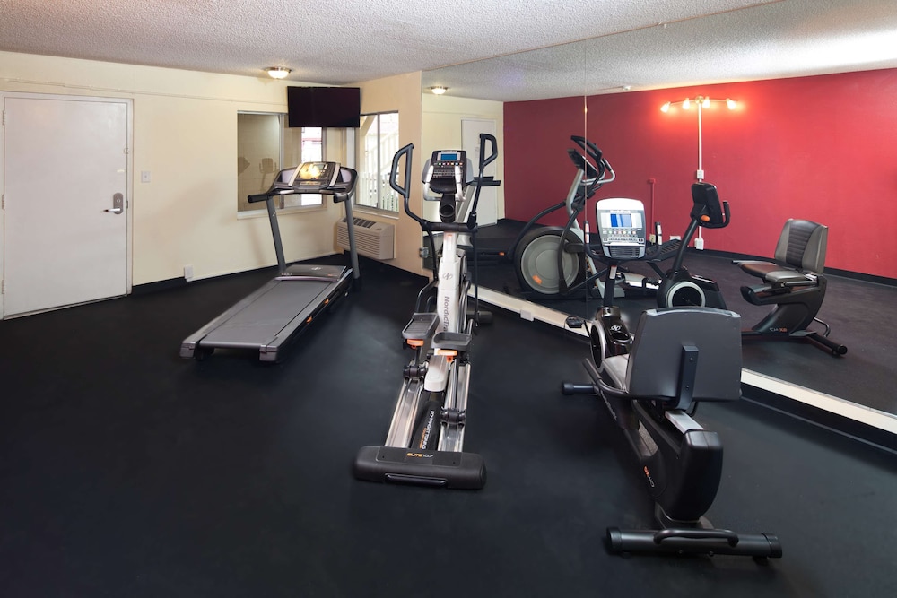 GuestPlace Inn & Suites 14/17