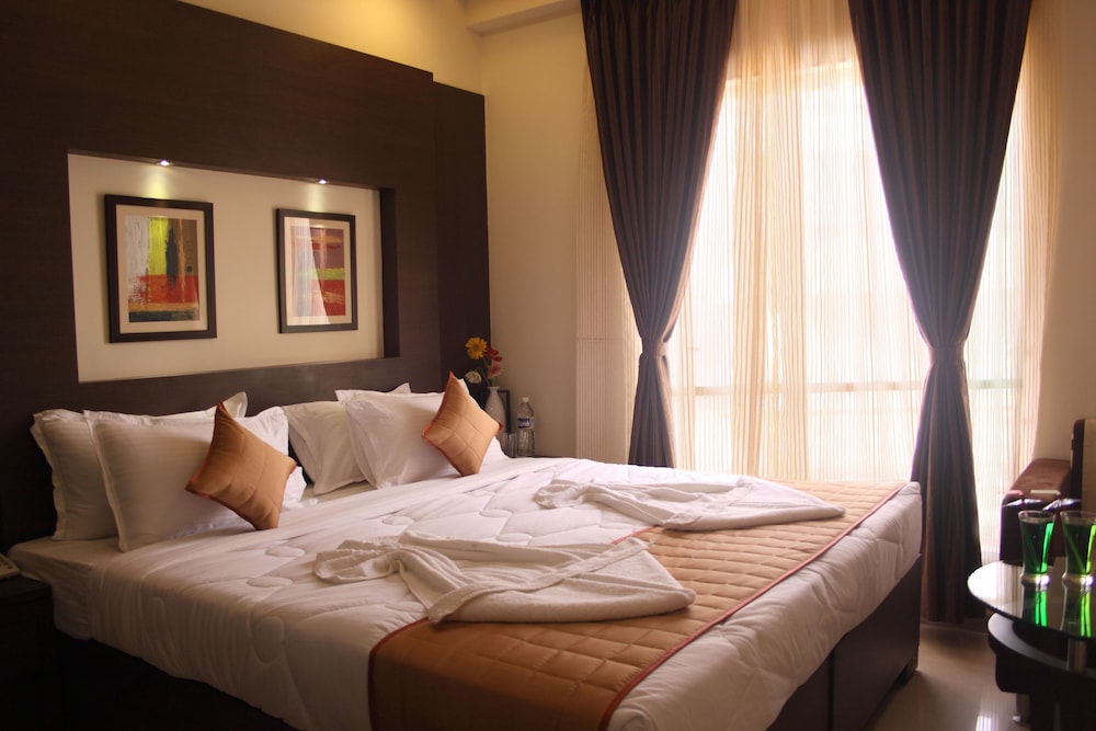 Pristine Residency Hotel 6/16