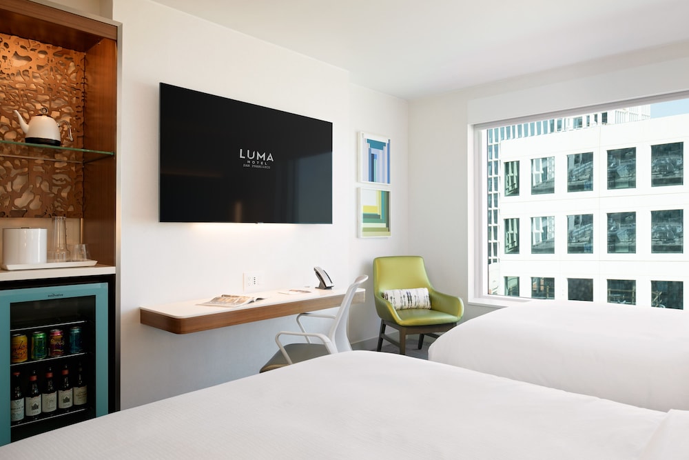 DELUXE, 2 QUEEN BEDS, ACCESSIBLE