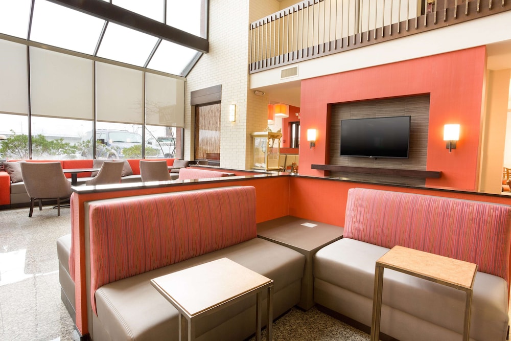 Drury Inn and Suites St Louis Airport 30/49