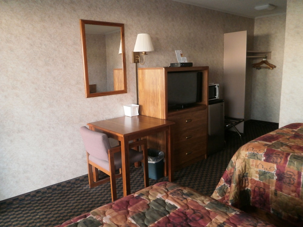Richmond Inn & Suites 27/36