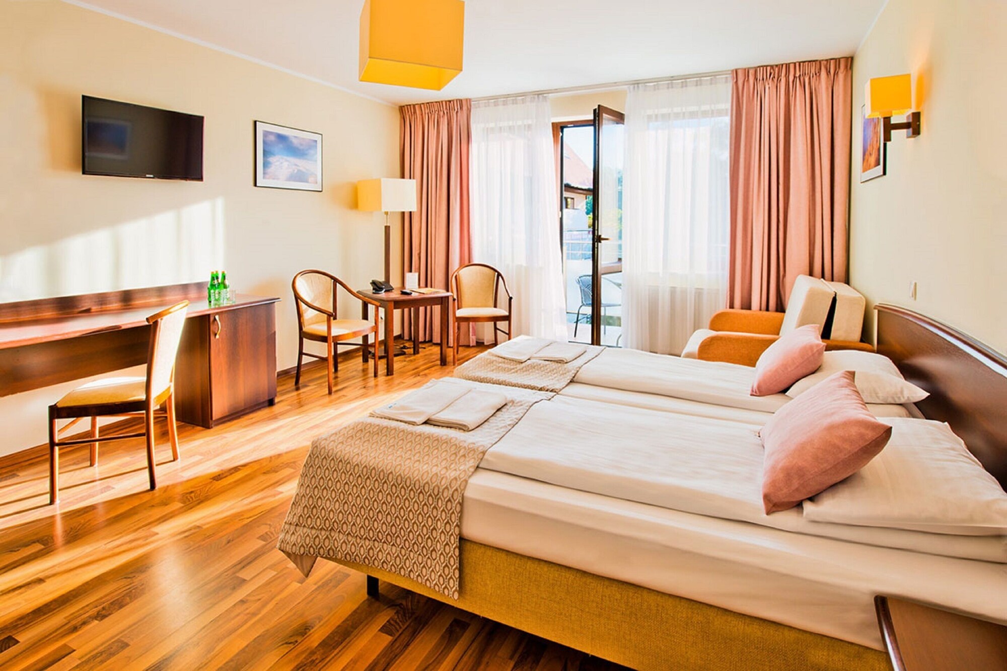 ROOM, TWIN BEDS, WITH EXTRA BED