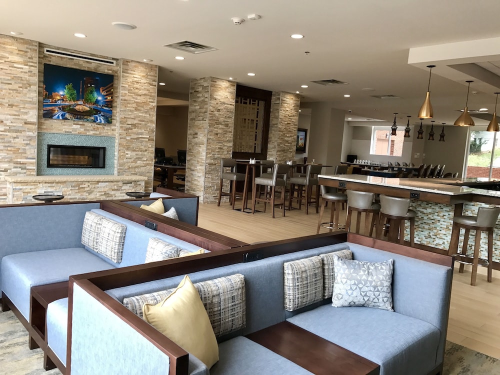 Holiday Inn & Suites Asheville-Biltmore Village Area 45/70