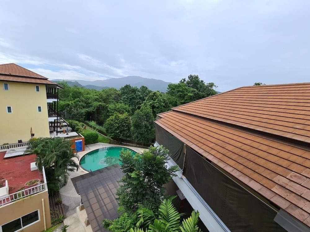 Mountain Creek Wellness Resort 50/51