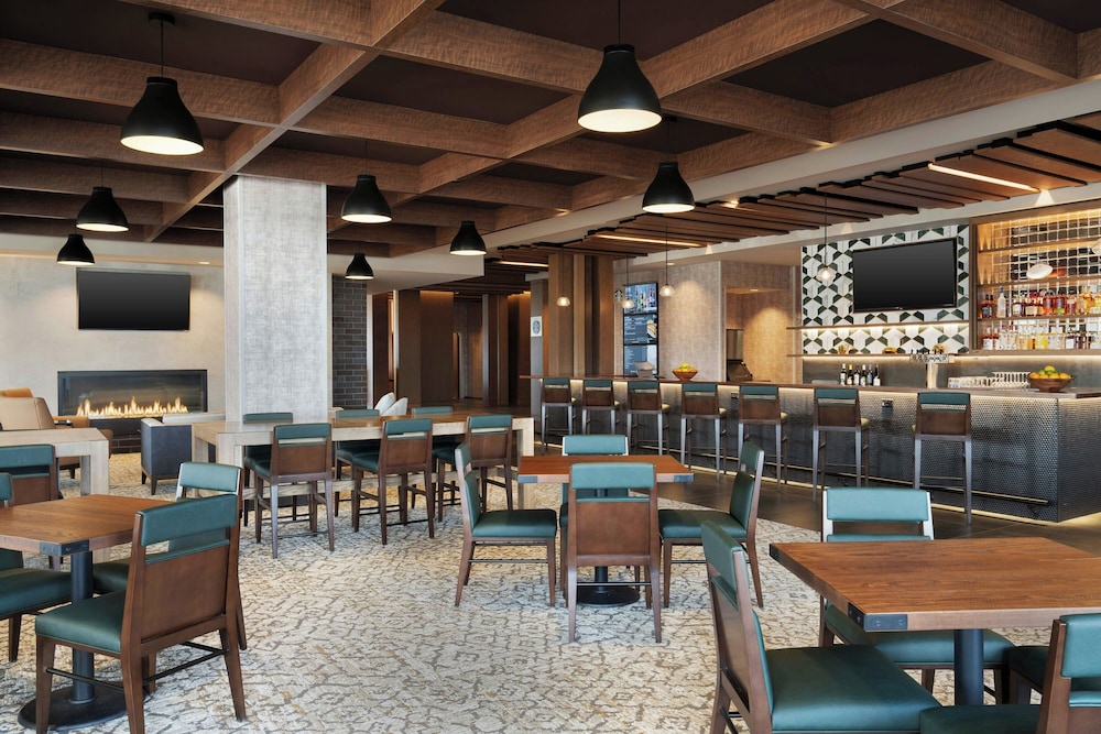 Courtyard by Marriott Milwaukee Brookfield at Poplar Creek 19/25
