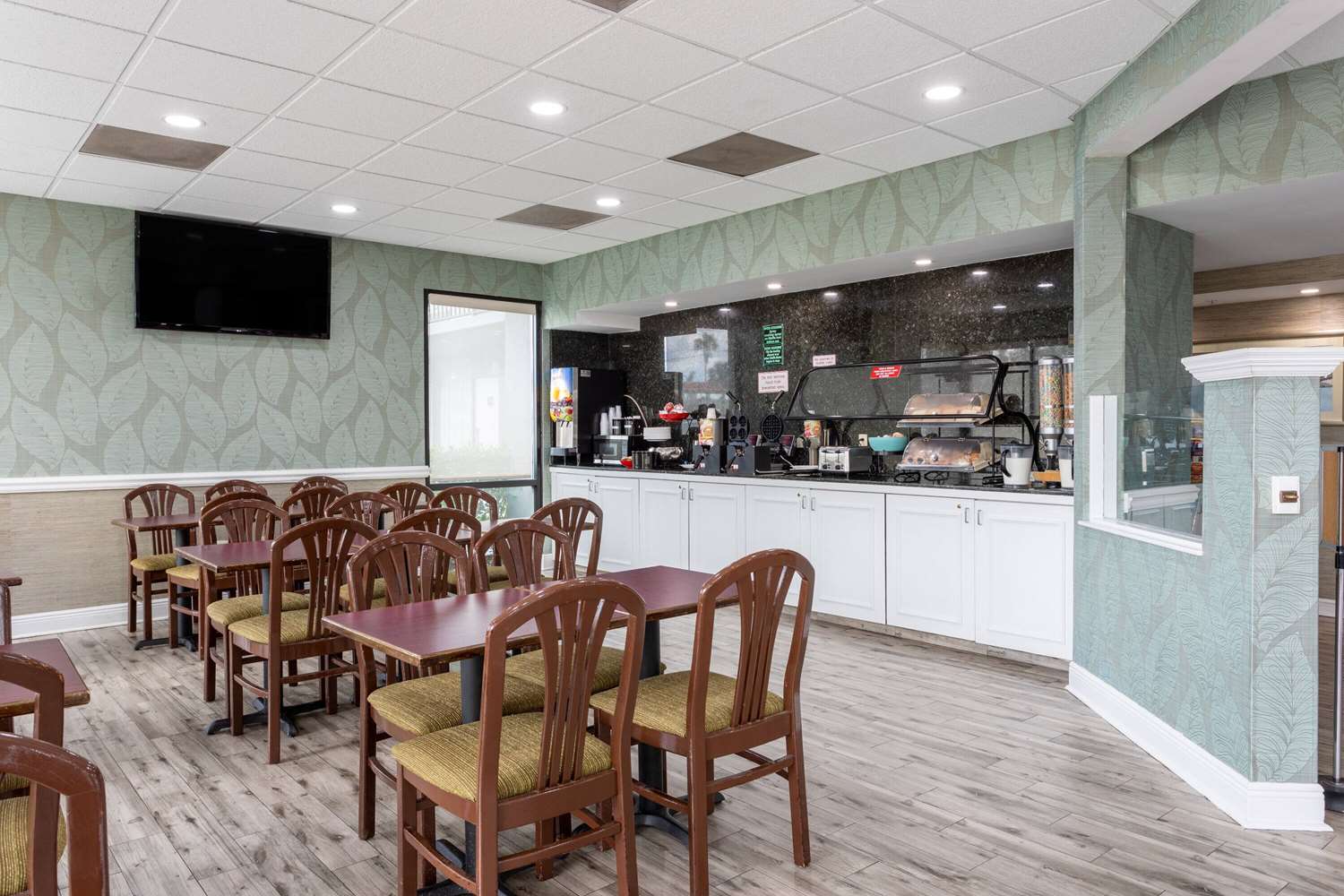 Ramada by Wyndham Altamonte Springs Near I-4 25/39