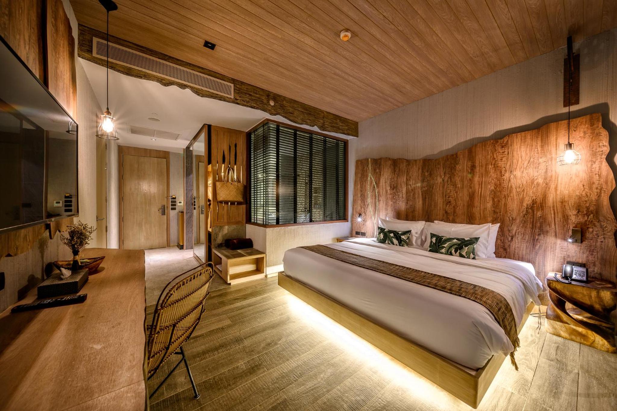 Deluxe, Double or Twin Bed, Pool Access