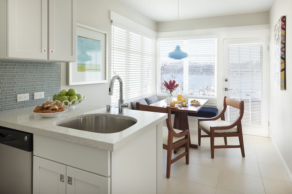 Casa Madrona Hotel and Spa 41/61
