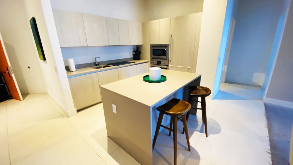 H Beach Resort Rentals 39/49