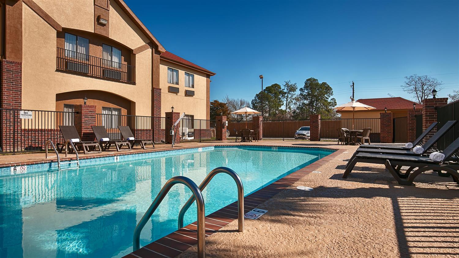 Best Western Inn & Suites - Lake Charles 8/40