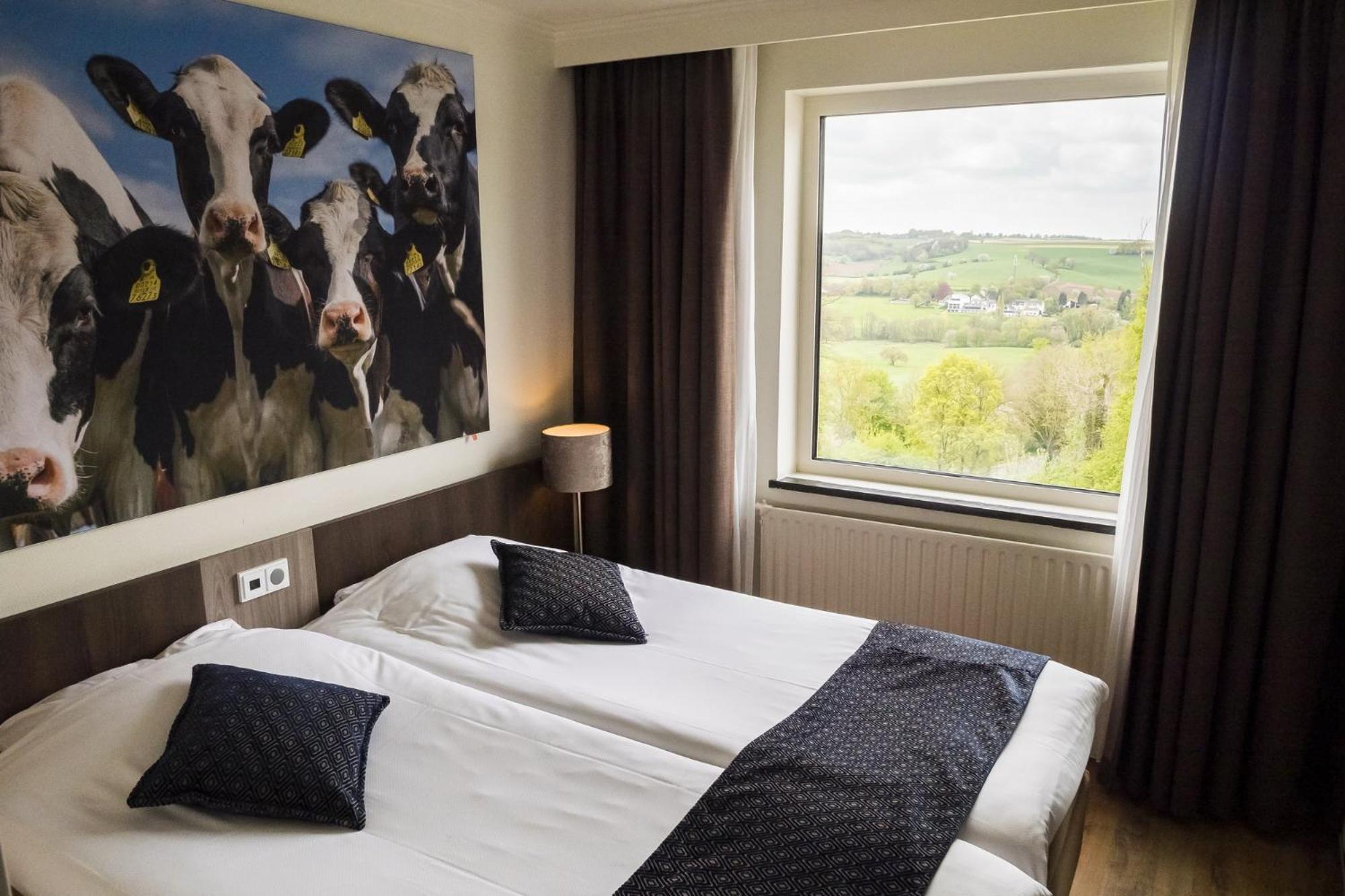 Royal Junior Suite with Two Single Beds