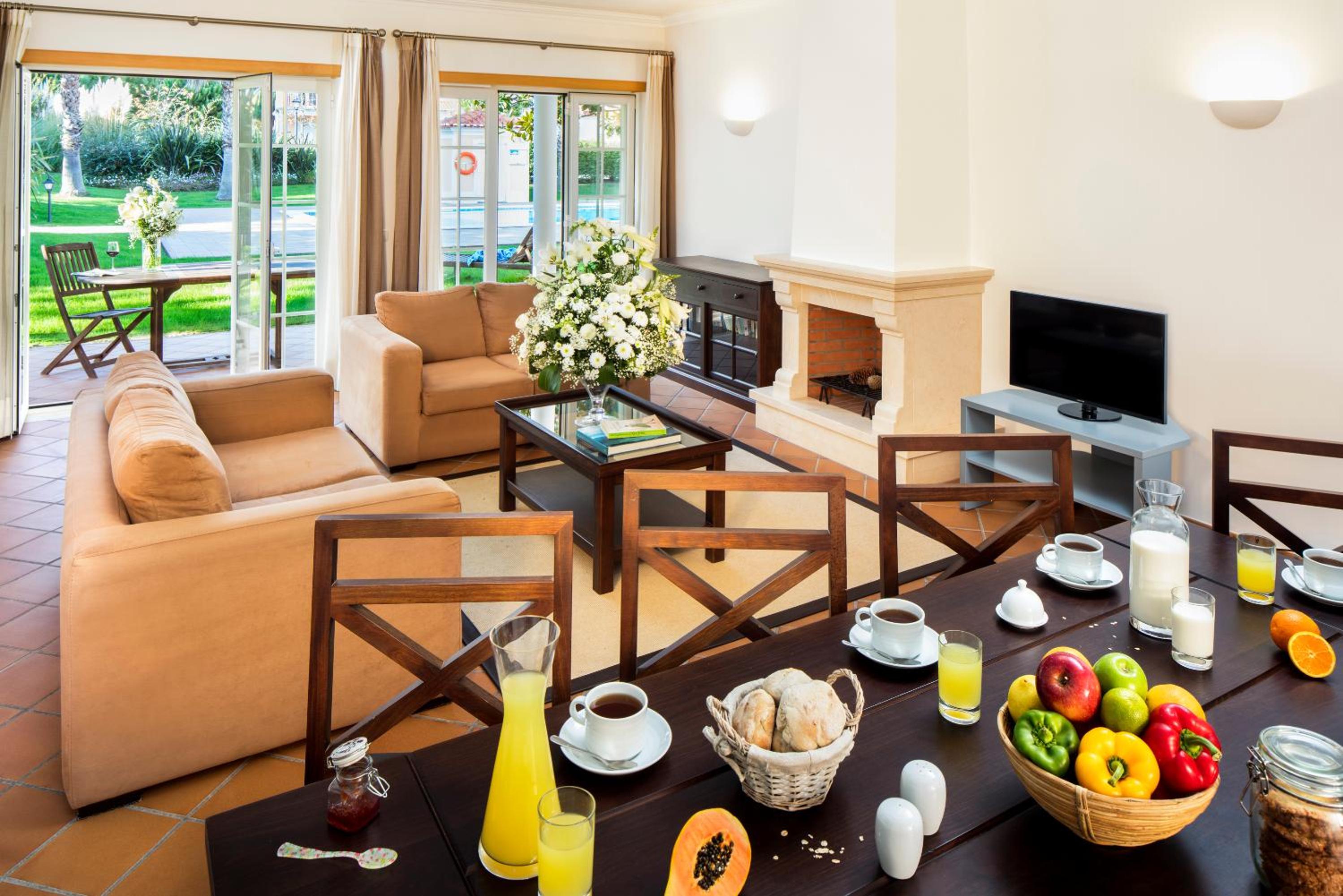 3 Bedrooms Townhouse By The Garden