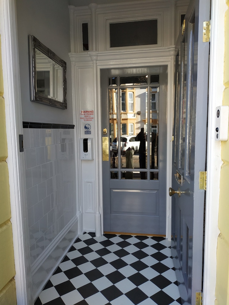 Castleton Hotel 5/45
