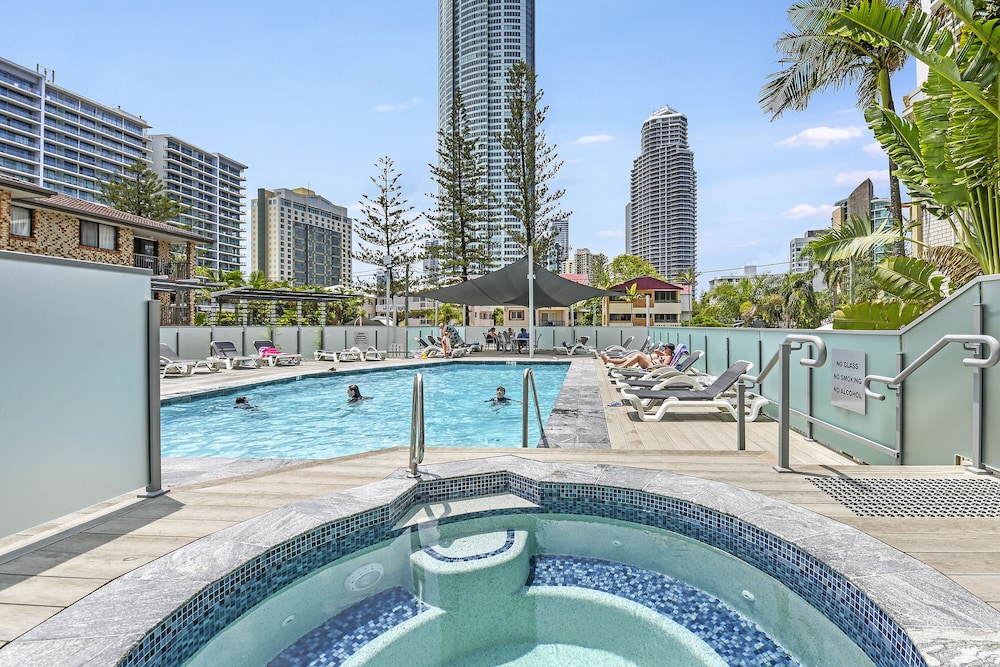 Surfers Century Oceanside Apartments 42/50