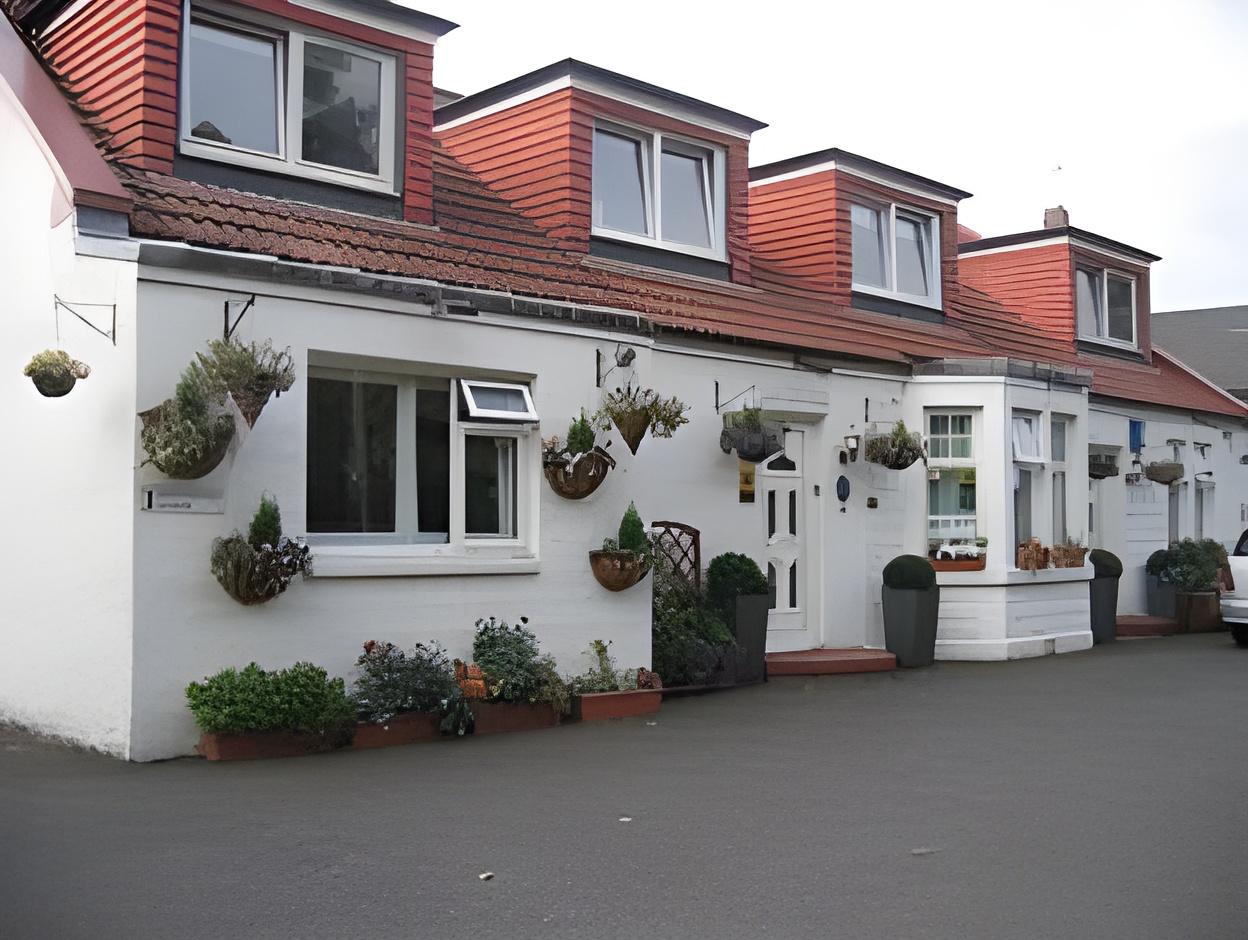 OYO Arden Guest House, Craigmillar Castle Edinburgh in EDINBURGH
