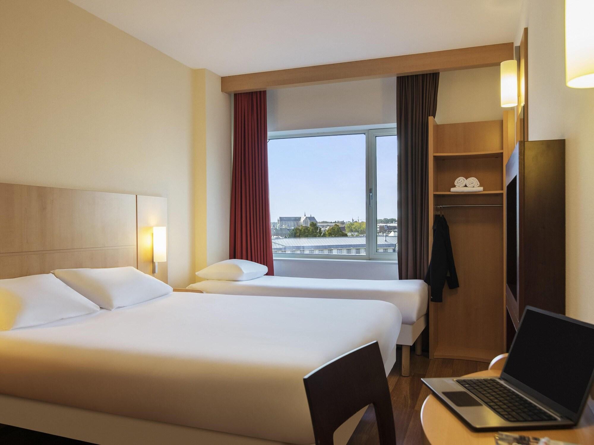 Room, Multiple Beds