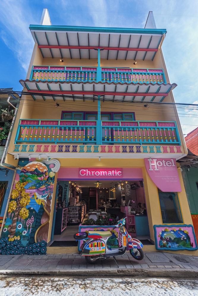 Hotel Chromatic 3/50