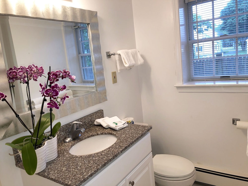 Hyannis Inn 45/50