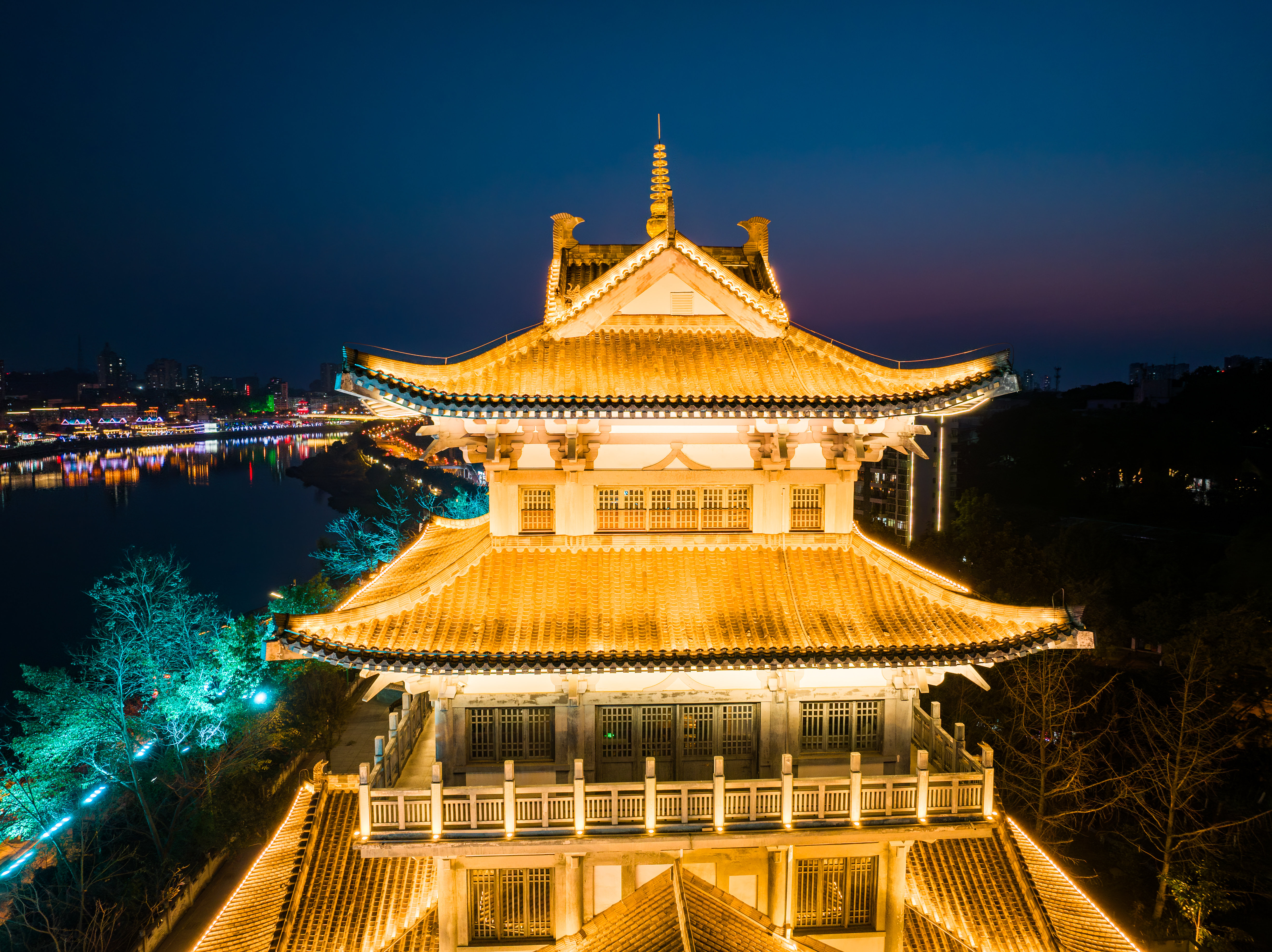 Holiday Inn Neijiang Riverside 2/81