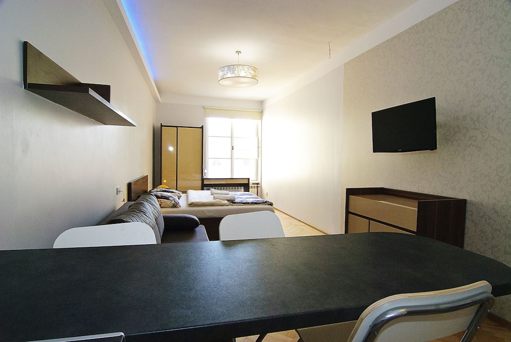 P&J Apartments 41/50
