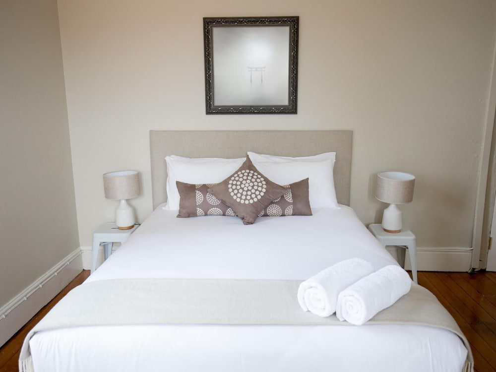 Montacute Boutique Bunkhouse 9/25