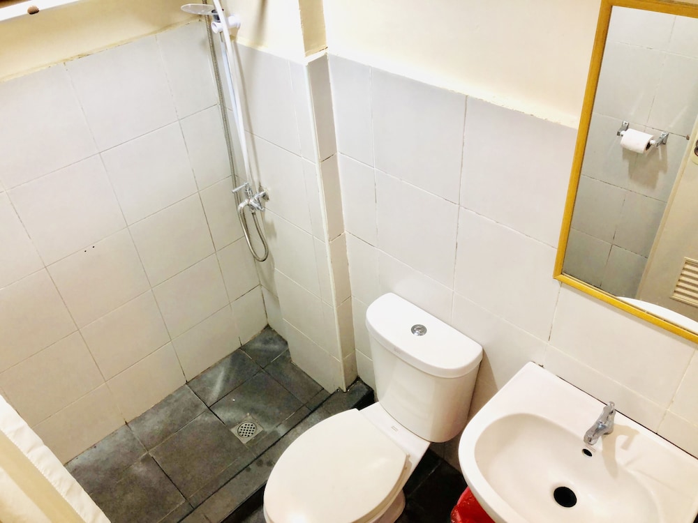 Hometown Hotel Bacolod - Lacson 71/74
