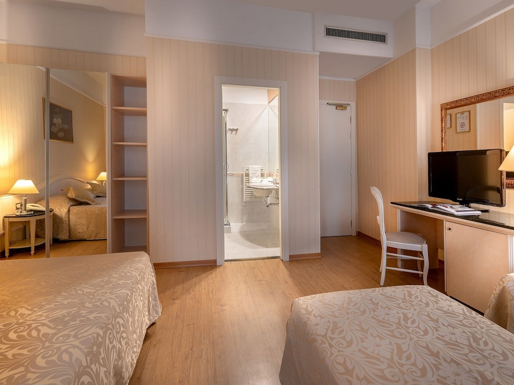 Hotel President Rimini 32/84