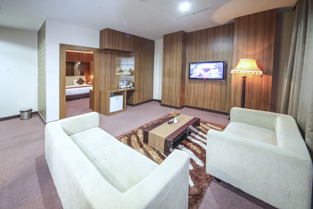 New Hollywood Pekanbaru 34/58