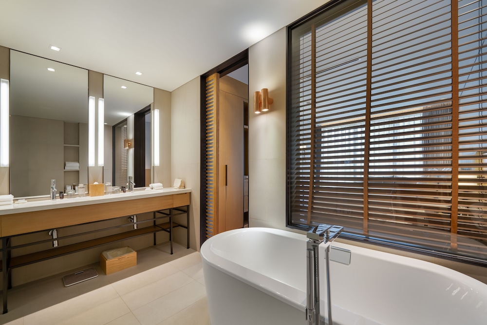 2 Bedrooms, Grand, Residence, 2 King Beds, Pool View, Shilla Monogram Danang 4/4