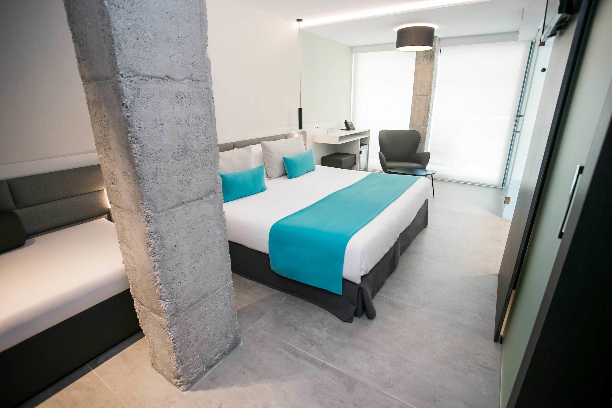 ROOM, TRIPLE