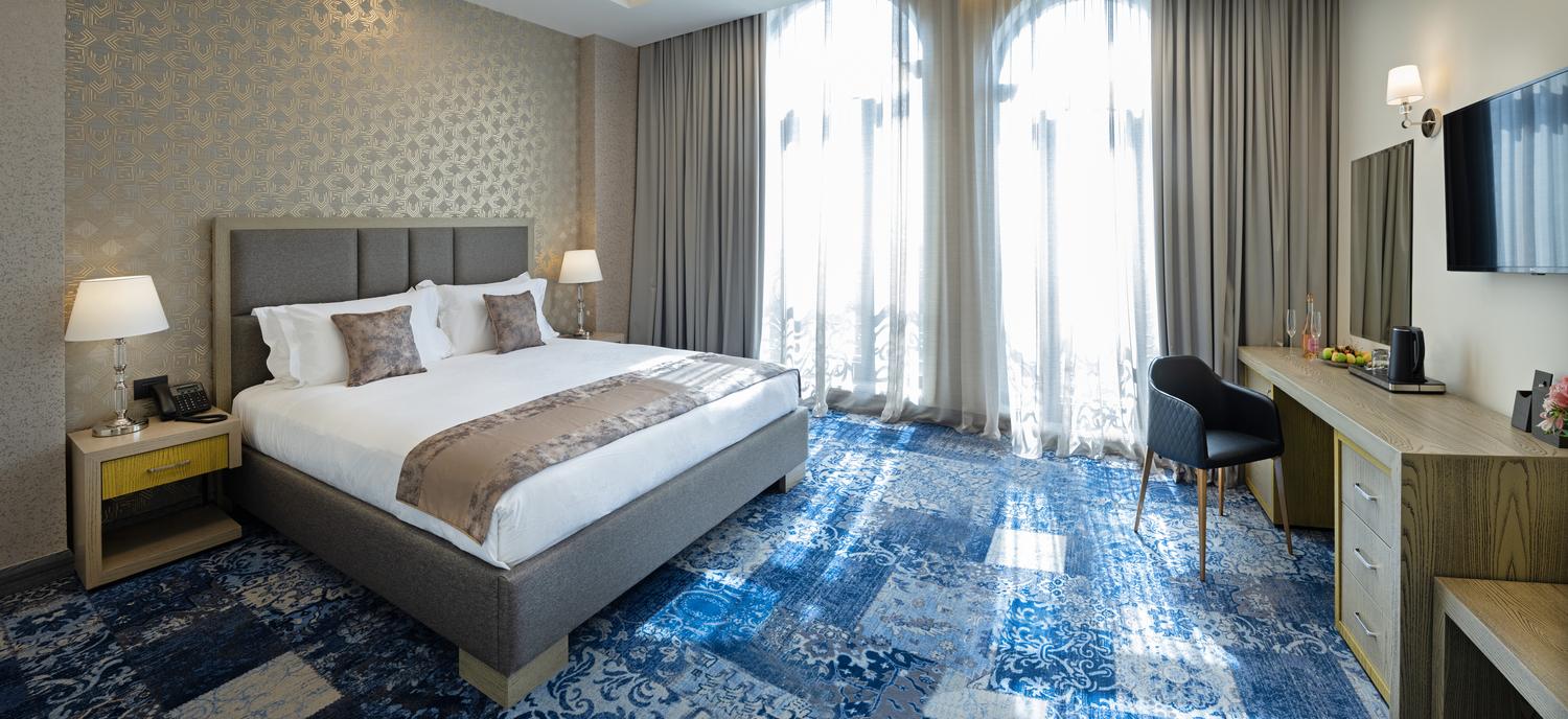 SUPERIOR, KING BED
