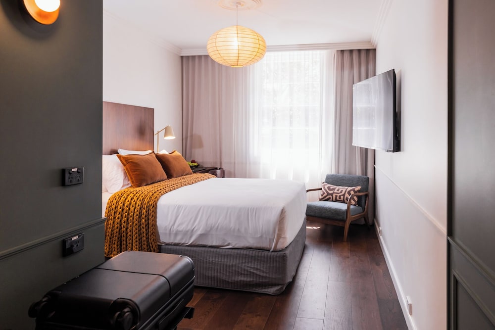 Queen Bed