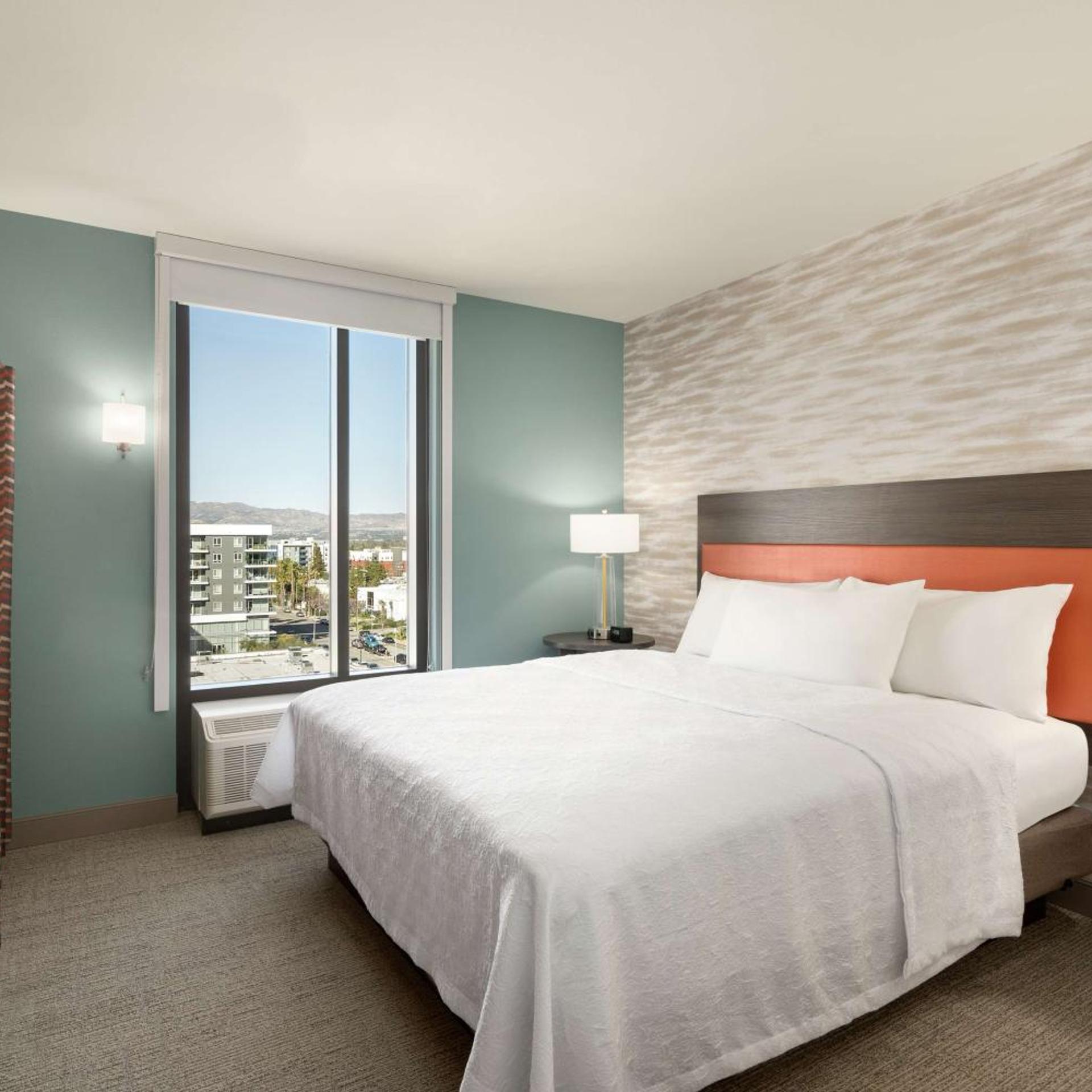 1 BEDROOM, SUITE, KING BED, ACCESSIBLE