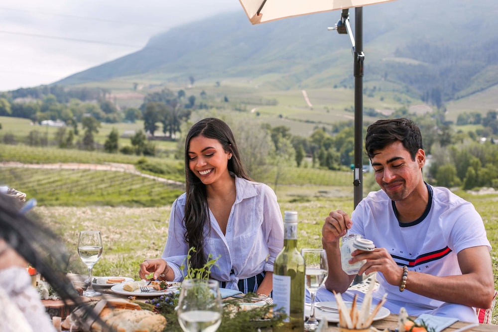 Le Pommier Wine Estate 4/50