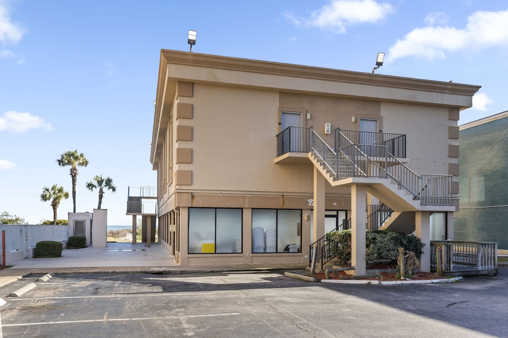 Ocean Crest Inn and Suites 6/51