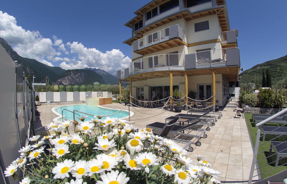 Ecohotel Primavera 67/72