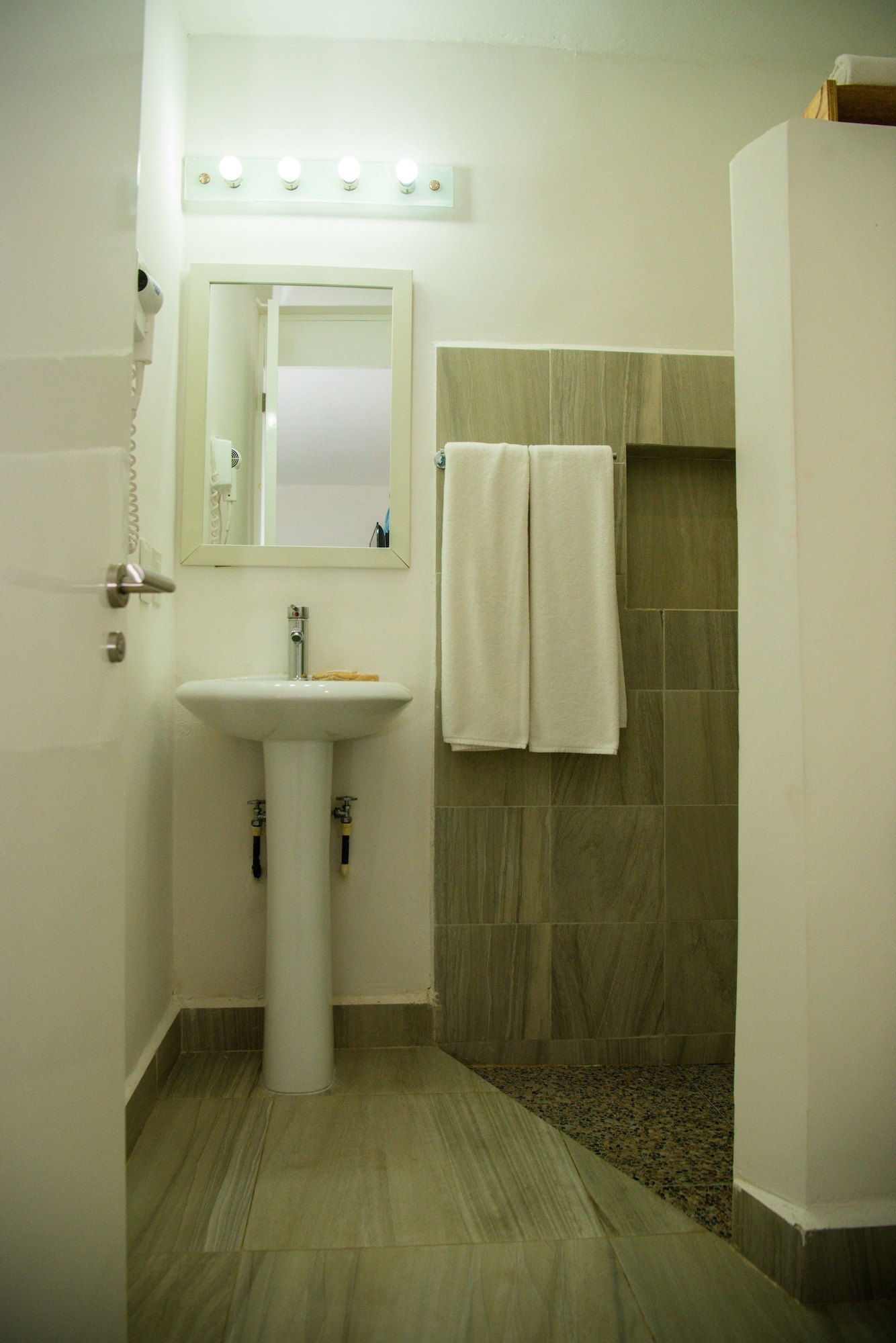 جناح ديلوكس فاخر اقتصادي بسريرين مزدوجين، Ocean Zen Suites 5/7